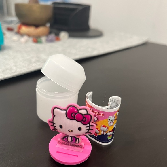 Hello Kitty Kinder Egg Surprise Puffy Sticker Plastic Mystery Figure Sanrio Toy - Picture 4 of 4